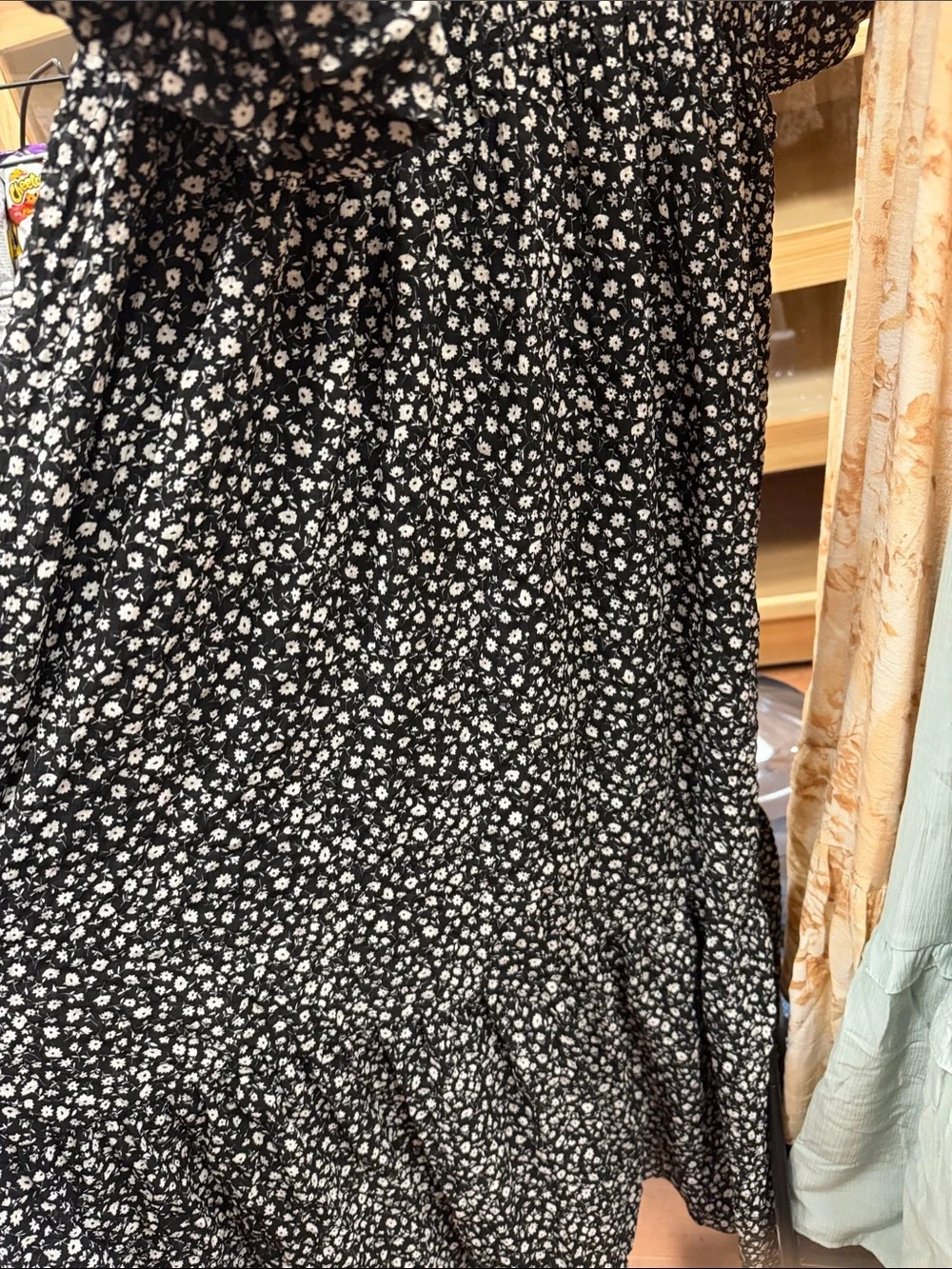 Black Floral Puff Sleeve Maxi Dress - Timeless Summer Style - Picture 4 of 4